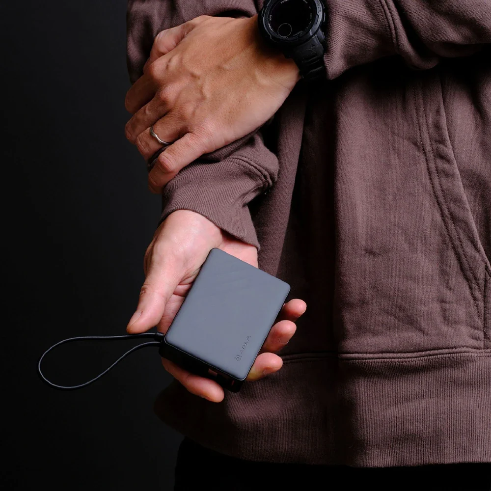 Batería magnética Adam Elements GRAVITY - 10,000mAh 30W con cable USB-C integrado - Gris - Image 9